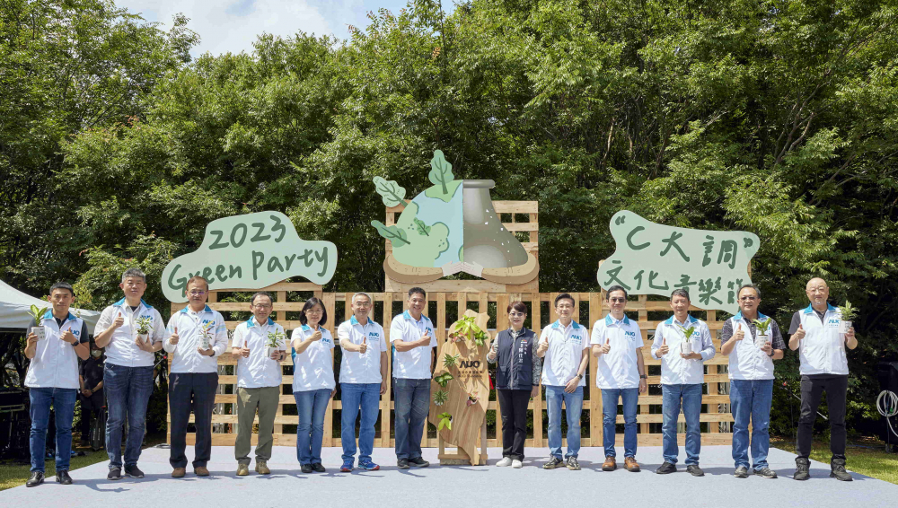 友達光電攜手供應商夥伴及台中市政府，共同倡議及推廣加樹減塑、節能減碳的淨零綠生活