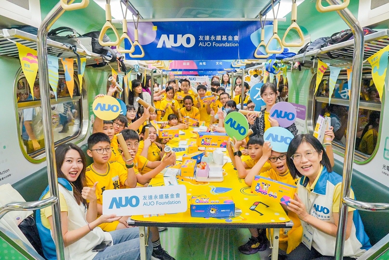 友達永續基金會響應國科會推動的「臺灣科普環島列車」正式啟航，透過「生活中的科學」車廂課程設計，展開為期6天巡迴全臺17個縣市、停靠32站的移動式科普之旅