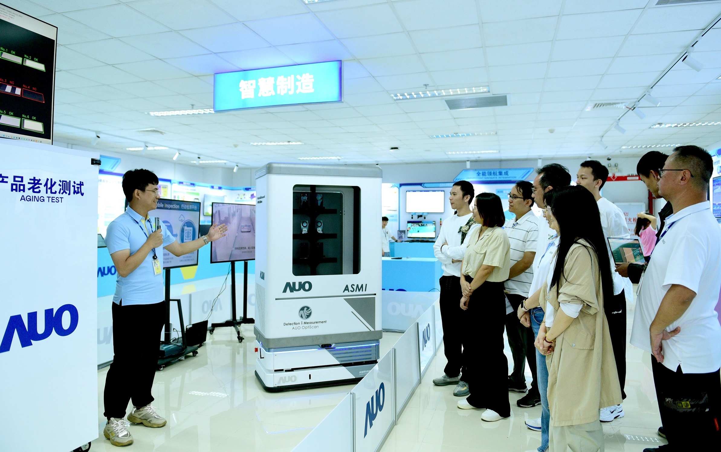 友達廈門將5G+ABC技術串聯生產管理全流程，打通研發、採購、生管、製程、設備、品質等產品全生命週期製造流程，完成數位化設計、智慧供應鏈、智慧座艙、全流程設備管理、資料驅動優化、智慧線上檢測、智慧品管等自我調整生產模式升級